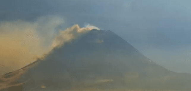 Gunung Merapi Muntahkan Dua Kali Awan Panas, Luncuran Capai 2 Kilometer