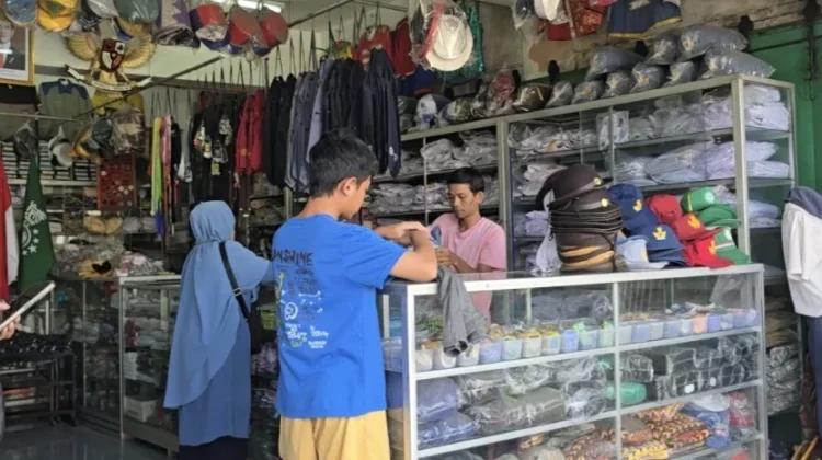 Jelang Masuk Sekolah, Harga Seragam Sekolah Melonjak Tinggi