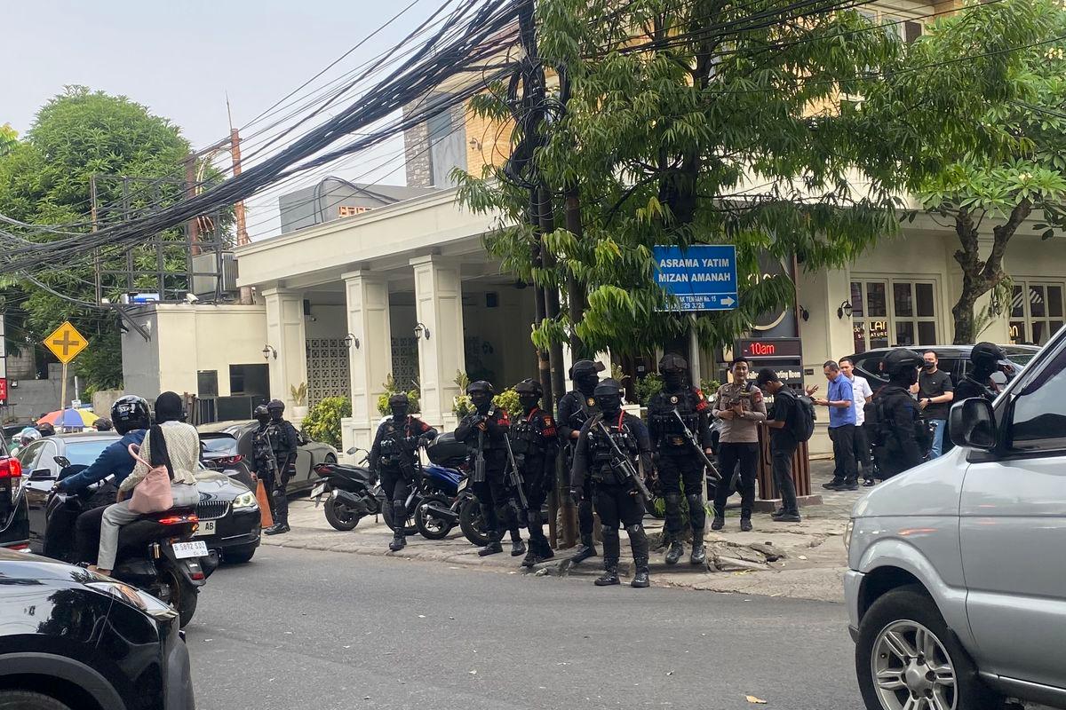 Polri Sita Uang Puluhan Miliar dari Brankas Tersembunyi di Cafe Declan Cipete