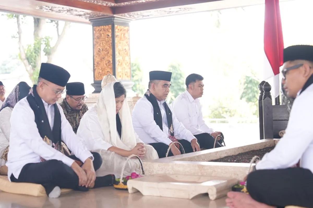 Sambut HUT ke-81 RI, Ketua MPR Kenang Jasa Bung Karno Lewat Tradisi Ziarah