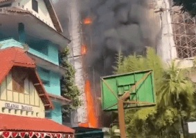 Gedung di Kawasan Ruko Central Cikini Terbakar, 20 Mobil Damkar Dikerahkan