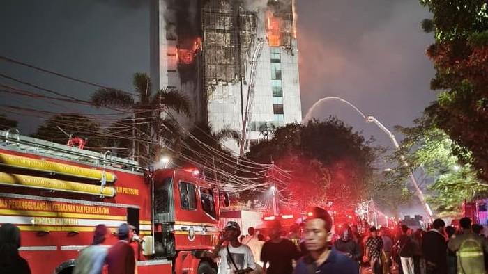 Kebakaran Gedung Bapenda DKI Terkendali, Petugas Masuk Tahap Pendinginan