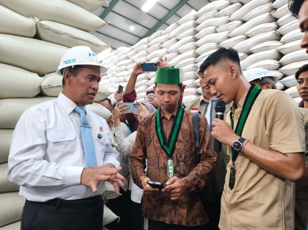 Mentan Amran Respons Keluhan Mahasiswa soal Beras Mahal di Alor, Langsung Telepon Bulog