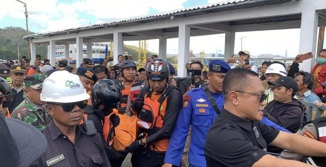 Tiga Korban KMP Putri Yasmin Dievakuasi ke Lembar, Satu Penumpang Meninggal