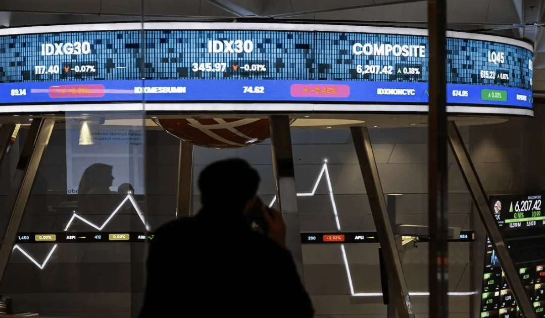 IHSG Bergerak Mendatar, Investor Menanti Arah Kebijakan Ekonomi Prabowo