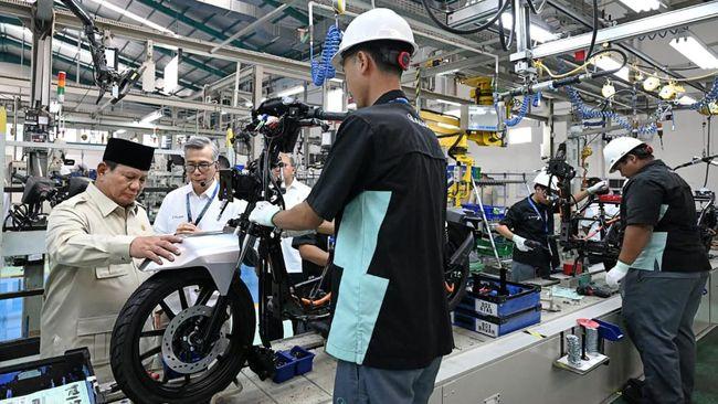 Prabowo Siapkan Insentif Motor Listrik, DP Bisa Nol Persen