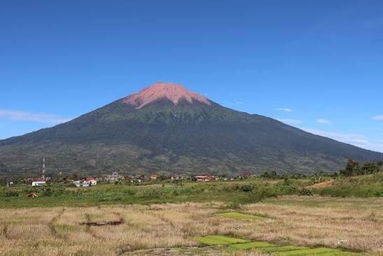 118 Pendaki Naik Gunung Kerinci Jelang HUT ke-81 RI