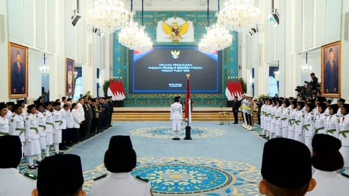 Siap Bertugas, Wakil Presiden Gibran Kukuhkan 76 Anggota Paskibraka di Istana Negara