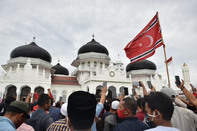 Peringatan Damai Aceh Berujung Ricuh, Bendera Merah Putih Diturunkan