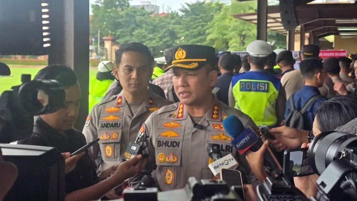 Polisi Temukan Pisau dan Golok Saat Amankan Demo Mahasiswa di Jakarta