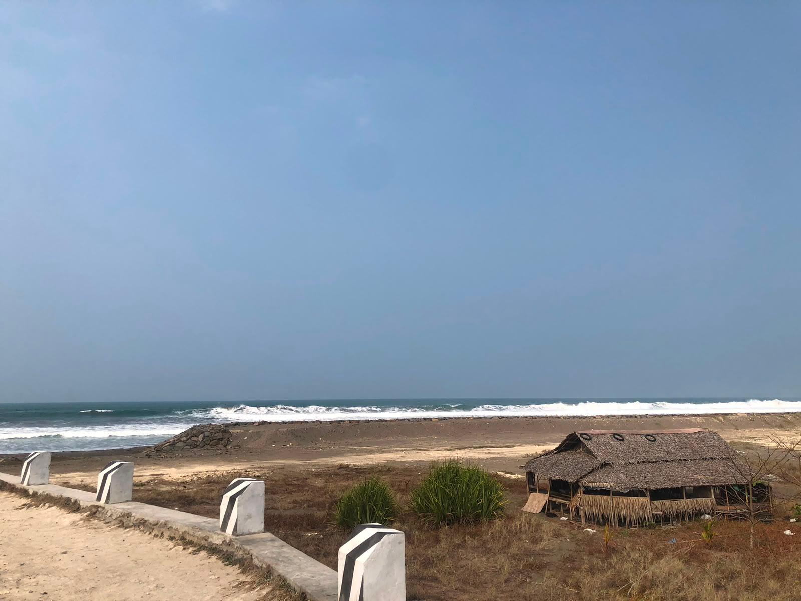 Pantai Pangandaran, Spot Favorit Anak Lokal untuk Berselancar