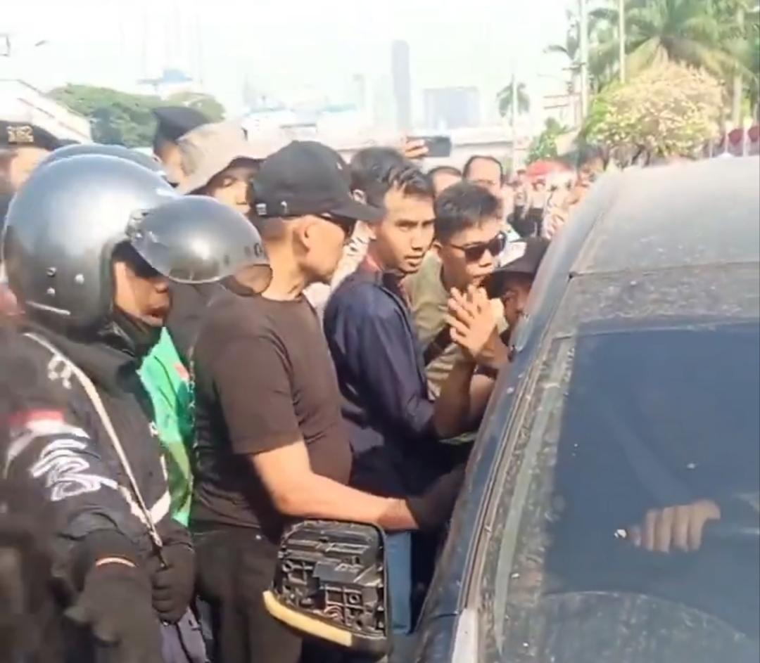 Warga Gagalkan Keberangkatan Mas Botok ke Polda, AMPB Beri Penjelasan