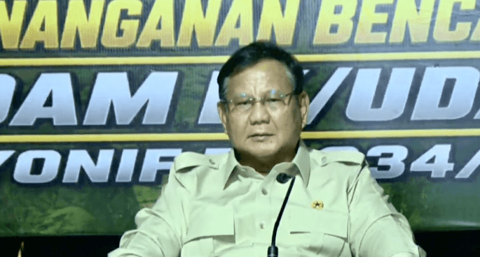 Tiba di NTT, Prabowo Langsung Pimpin Rapat Penanganan Gempa