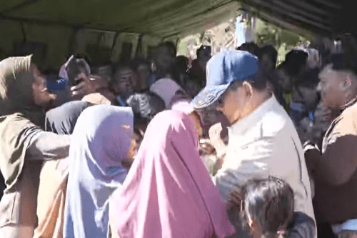 Temui Pengungsi Gempa NTT, Prabowo Pastikan Pemerintah Hadir