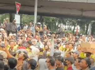 Mahasiswa UT Tertahan di Senayan Saat Hendak Menuju Gedung DPR