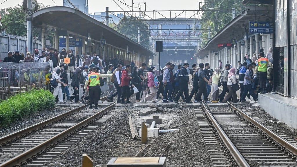Hari Pertama Stasiun Karet Ditutup, Penumpang Mulai Berdaptasi di BNI City 