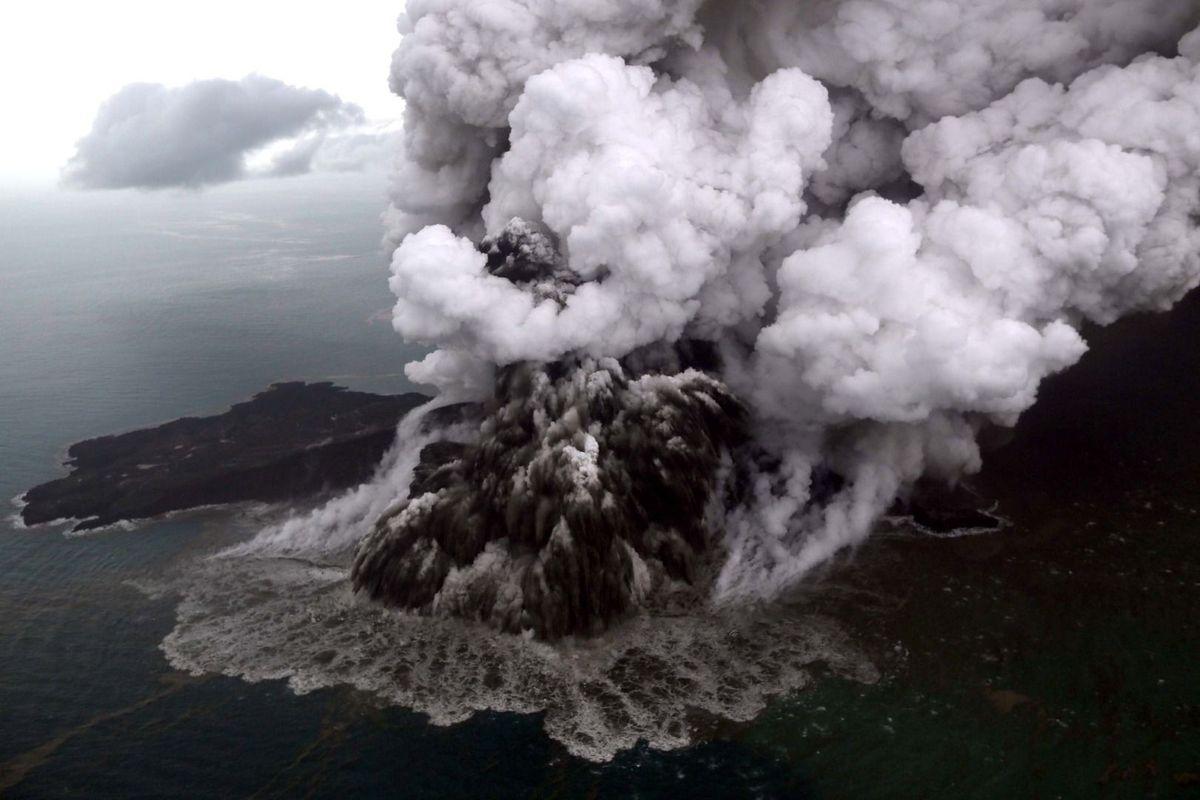 Bandara Soekarno-Hatta Ditutup Sementara akibat Abu Vulkanik Gunung Anak Krakatau