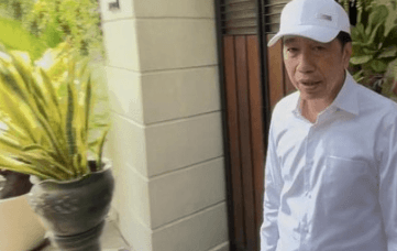 Jokowi Terdampak Erupsi Anak Krakatau, Penerbangan Pulang dari Malaysia Berubah