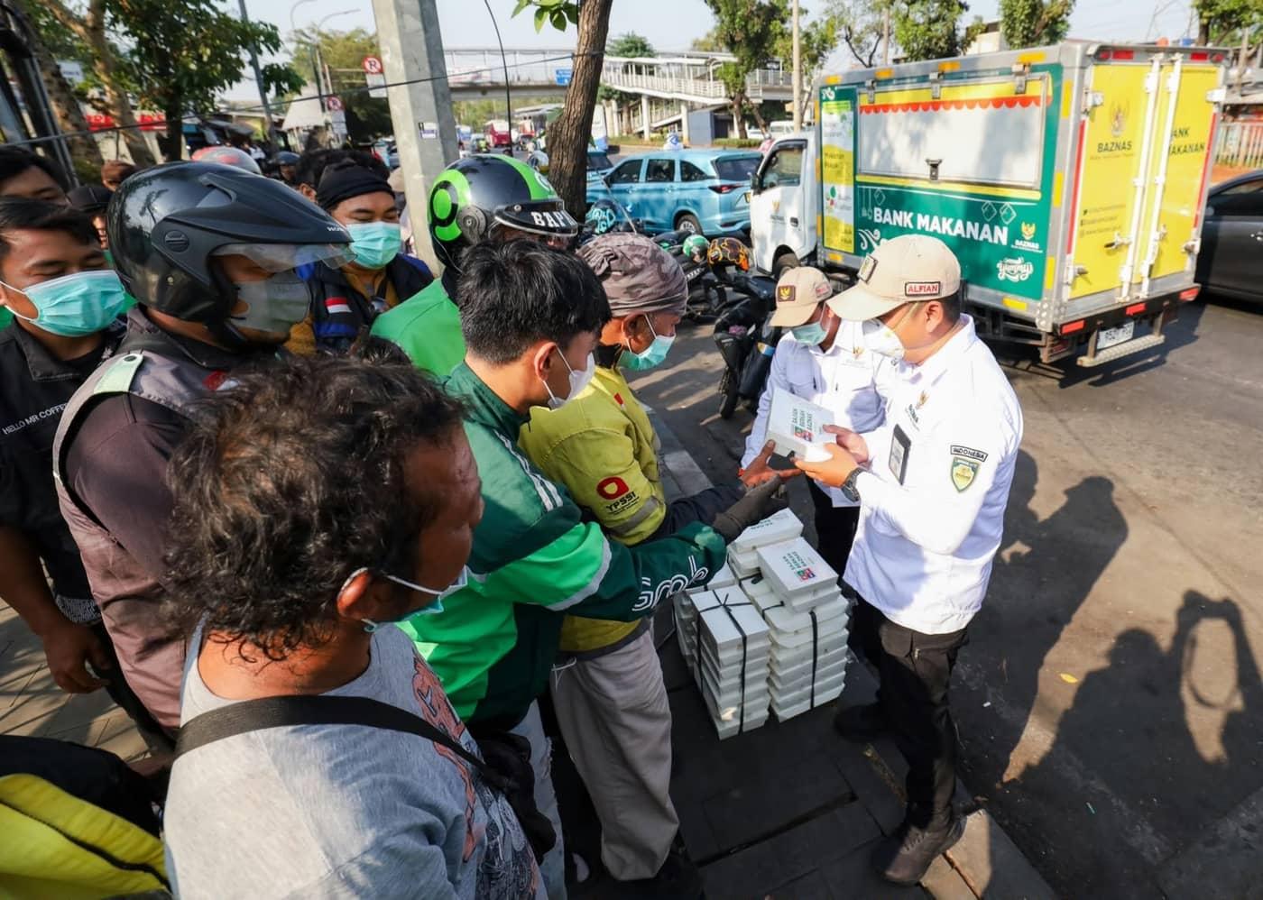 Abu Vulkanik Ancam Penghasilan Harian, Baznas Salurkan Bantuan bagi Pekerja Rentan