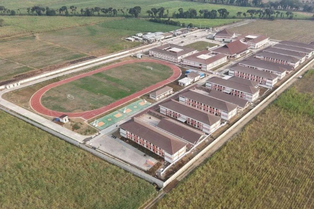 PU Bangun Lapangan Sepak Bola Internasional di 25 Sekolah Rakyat Indonesia