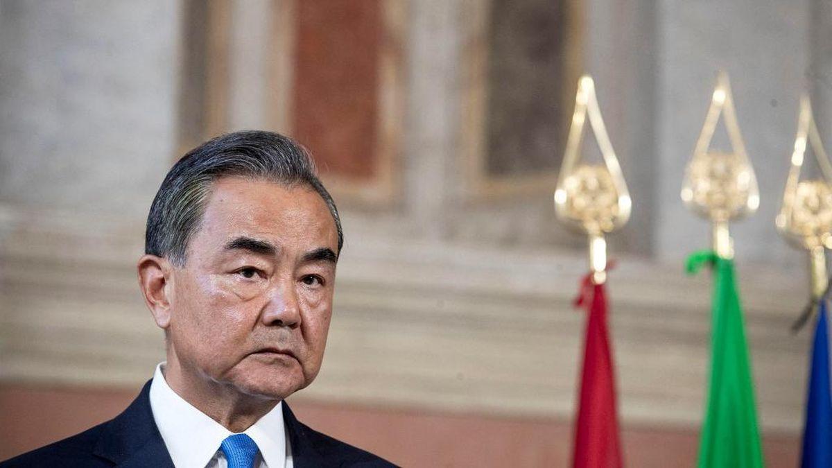 Menteri Luar Negeri China Whang Yi Mengintruksikan Untuk Menyelesaikan Skala Konflik di Timur Tengah