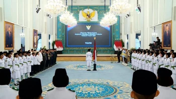 Siap Bertugas, Wakil Presiden Gibran Kukuhkan 76 Anggota Paskibraka di Istana Negara