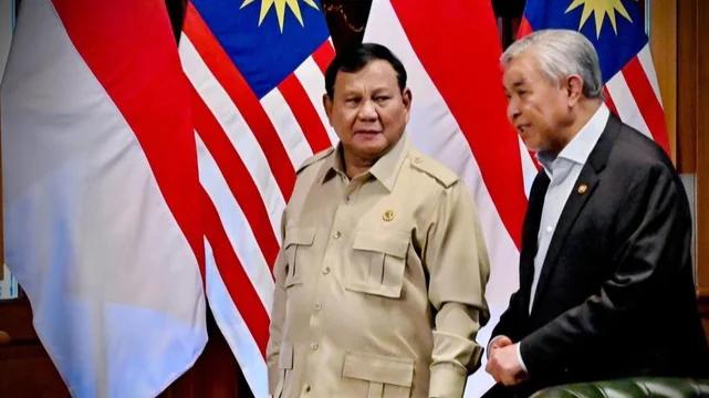 Prabowo Sambut Bantuan Malaysia untuk Karhutla