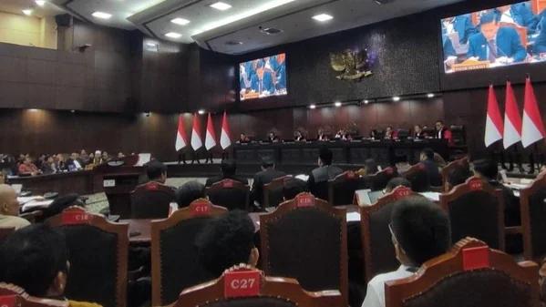Hakim MK Soroti Verifikasi KPU-Bawaslu Terkait Syarat Pendidikan Gibran Rakabuming