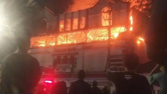 Hamzah Batik Malioboro Terbakar Dini Hari, Api Mengamuk di Lantai Tiga