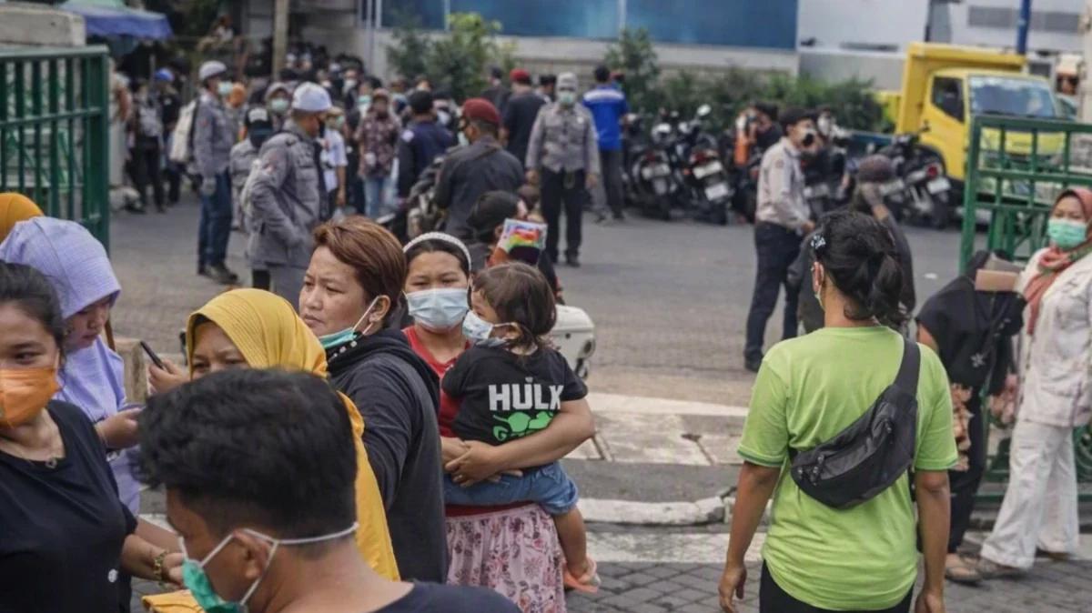 Puluhan Warga Pekayon Jaktim Keracunan Gas Bocor, Diduga dari Pabrik Susu