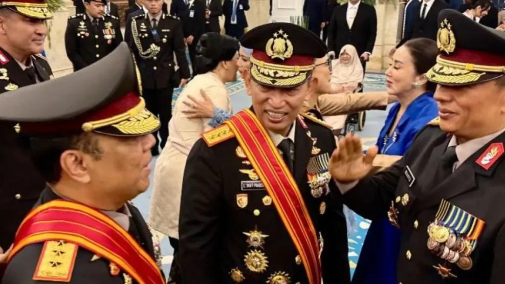 Presiden Prabowo Subianto Berikan Bintang Kehormatan Kepada Dua Tokoh Tinggi Kepolisian Republik Indonesia