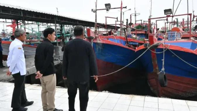 Gibran Tinjau Sungai Kaliyasa Cilacap, Nelayan Minta Pengerukan Setelah 31 Tahun