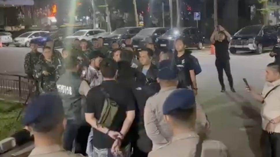 Mencekam! Puluhan Prajurit Bersenjata Datangi Gedung Ditreskrimsus Polda Metro Jaya Usai Penggeledahan Kasus Korupsi
