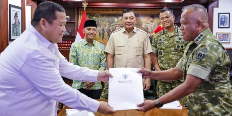 Menhan Terima 17 SK Penggunaan Kawasan Hutan untuk Pembangunan Yonif TP TNI AD
