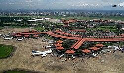 Bandara Soekarno-Hatta Area Airside dari Abu Vulkanik Anak Krakatau